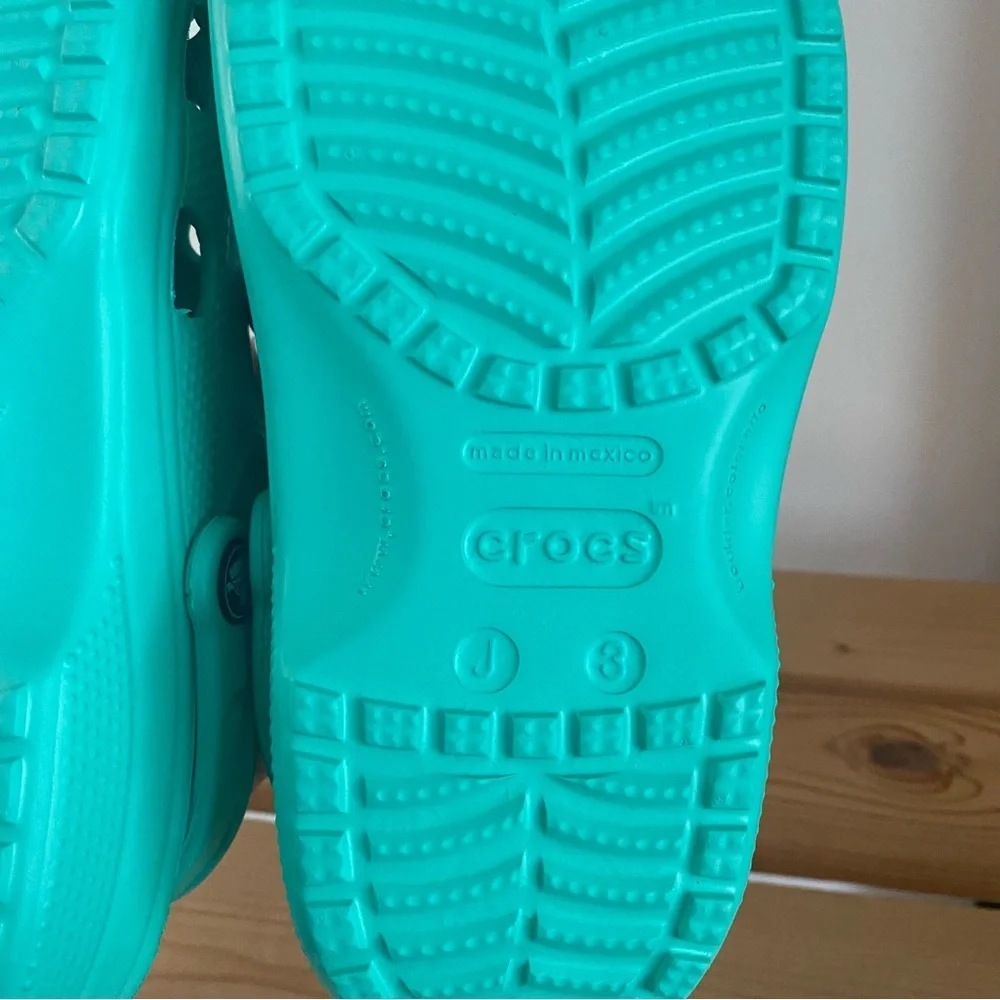 CROCS Kids' Classic Clog Sea Foam Green J3 - Picture 12 of 12